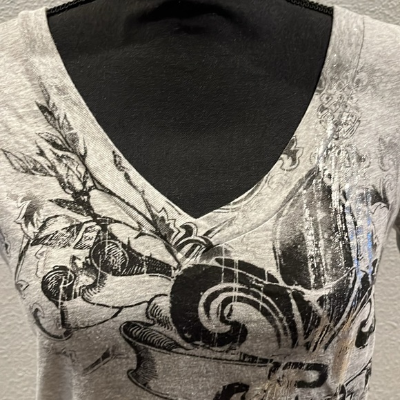 RRR Tops - RRR V-neck T-shirt perfect bike night look